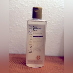 This Pore Minimizing Tonic gently sweeps away impurities & minimizes 200ml.